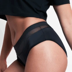 Period Panty - MEJA Highwaist - Schwarz -Bodyaware Shop 240816 MEJA side