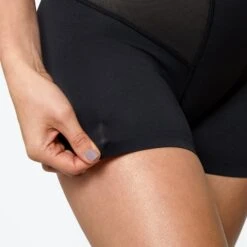 Perioden Shorts - HERA Sport - Schwarz -Bodyaware Shop HERA black detail seamless